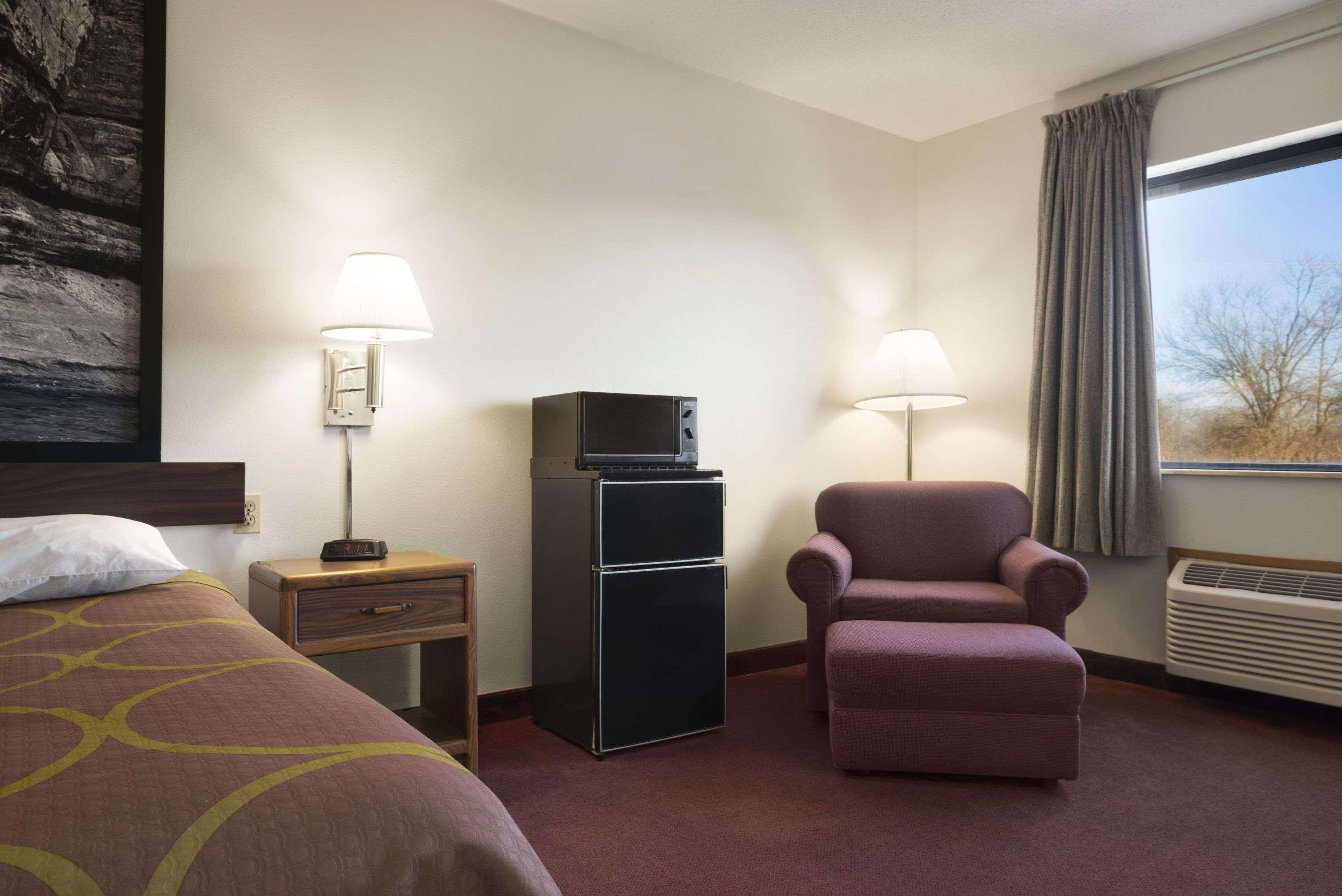 Super 8 By Wyndham Danville Exterior photo